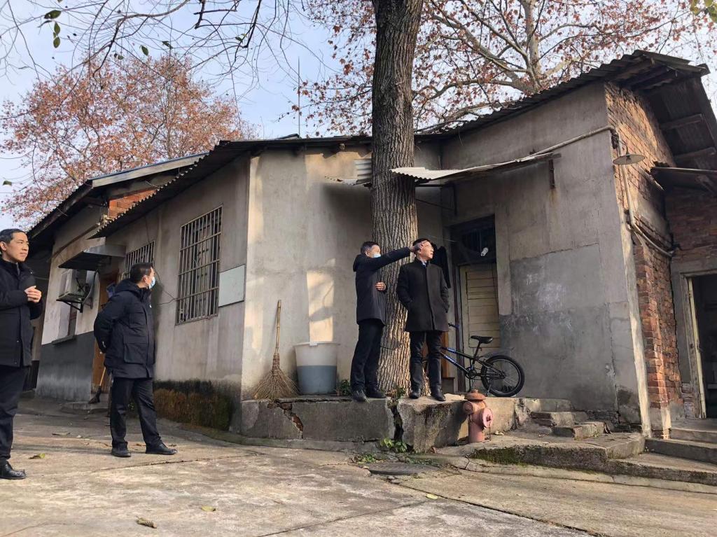 8ce3a07554bb42457eb4b5ea2624e85